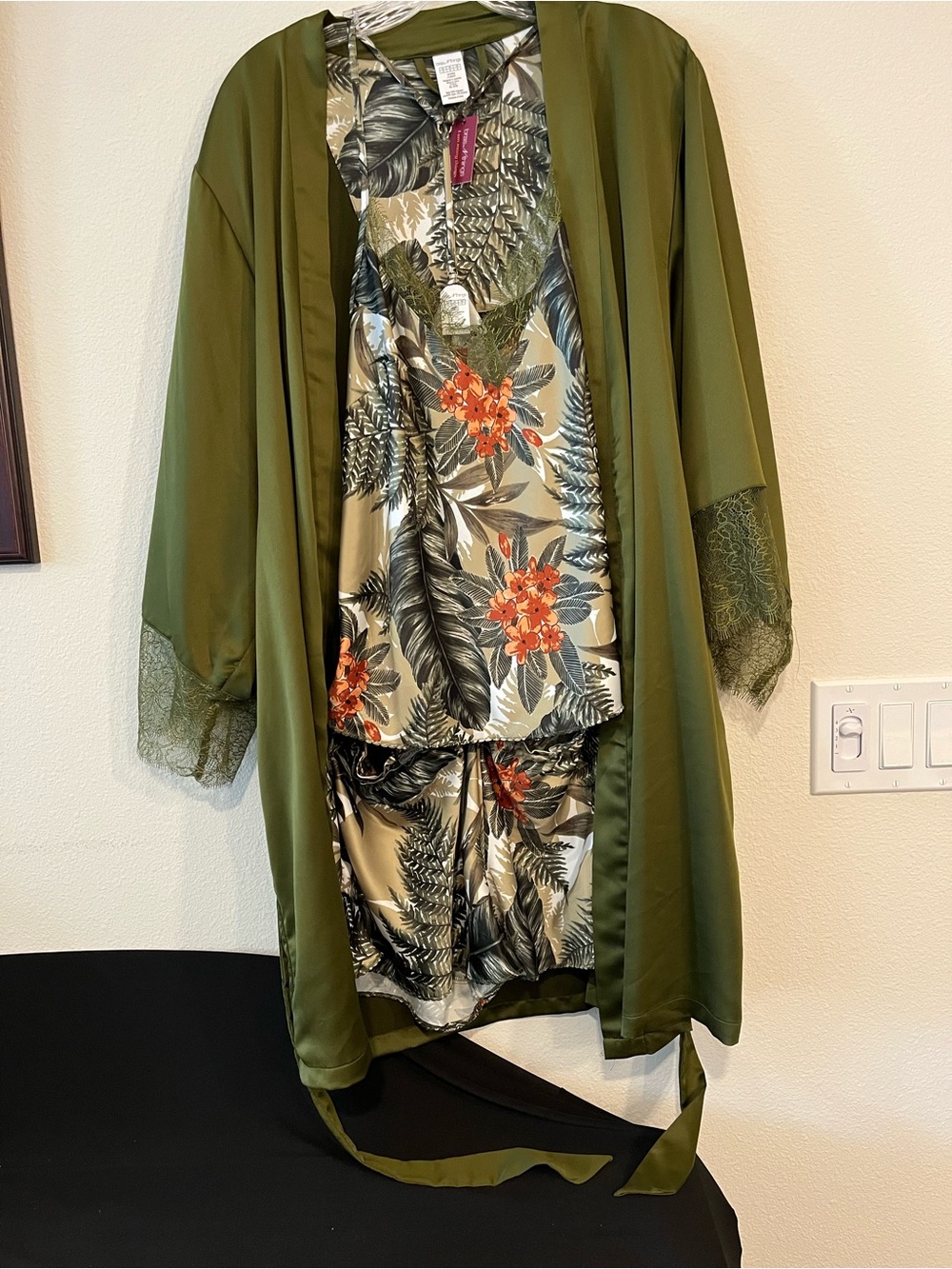 Women's Kimono with Tropical Print. 3 pieces satin pajama lounge set